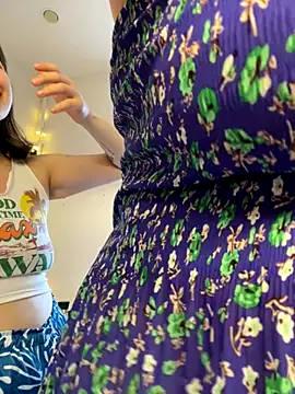 Snapshot of SuzieMurray chatting on 11-04-25, 12:37 SuzieMurray online show from 11-04-25, 12:37