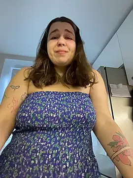 Snapshot of SuzieMurray chatting on 11-09-25, 07:28 SuzieMurray online show from 11-09-25, 07:28