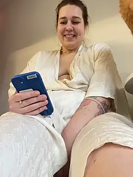 Snapshot of SuzieMurray chatting on 11-11-25, 12:27 SuzieMurray online show from 11-11-25, 12:27