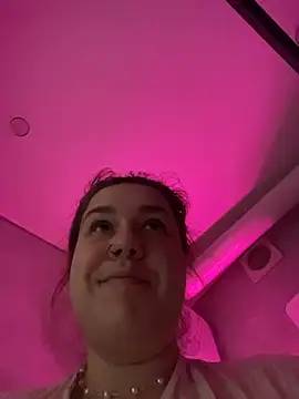 Snapshot of SuzieMurray chatting on 11-15-25, 08:11 SuzieMurray online show from 11-15-25, 08:11