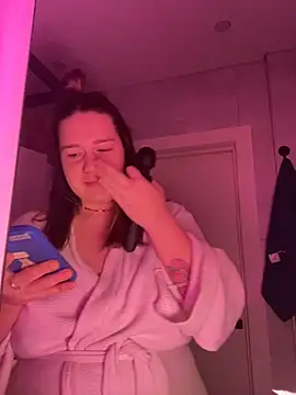 Snapshot of SuzieMurray chatting on 11-20-25, 08:14 SuzieMurray online show from 11-20-25, 08:14