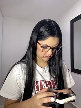 Snapshot of kimberlyhills1 chatting on 10-11-25, 05:17 kimberlyhills1 online show from 10-11-25, 05:17