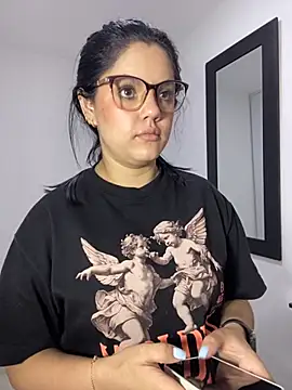 Snapshot of kimberlyhills1 chatting on 10-12-25, 06:12 kimberlyhills1 online show from 10-12-25, 06:12