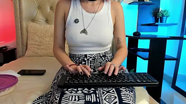 AlexaFoxy18 online show from 12-10-24, 04:24