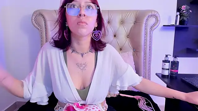 AlexaFoxy18 online show from 01-18-25, 05:20