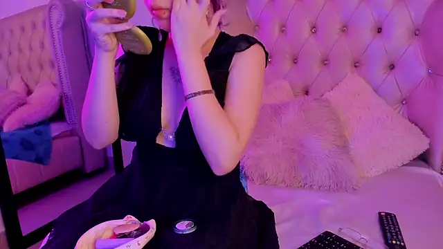 AlexaFoxy18 online show from 01-30-25, 04:27