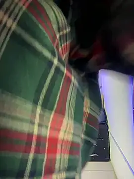 Snapshot of Im_Little chatting on 01-30-25, 03:22 Im Little online show from 01-30-25, 03:22