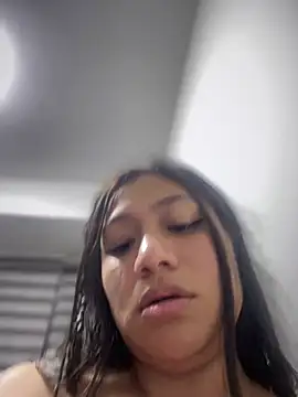 Snapshot of Im_Little chatting on 02-13-25, 03:18 Im Little online show from 02-13-25, 03:18