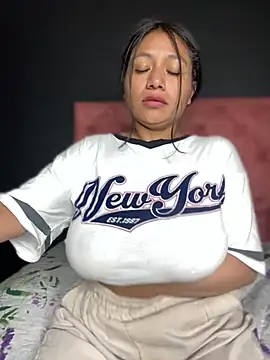 Snapshot of Im_Little chatting on 02-26-25, 09:42 Im Little online show from 02-26-25, 09:42