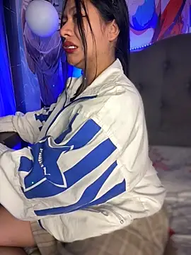 Snapshot of Im_Little chatting on 10-21-25, 03:40 Im Little online show from 10-21-25, 03:40