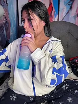 Im Little online show from 04-22-26, 02:25