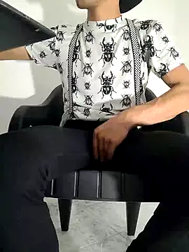 Snapshot of charlesss19 chatting on 03-03-25, 08:27 charlesss19 online show from 03-03-25, 08:27