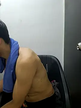 Snapshot of charlesss19 chatting on 09-10-25, 03:28 charlesss19 online show from 09-10-25, 03:28