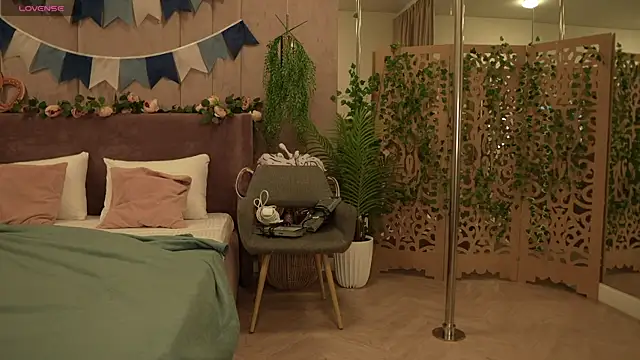 Smiley Mia online show from 10-02-25, 05:14