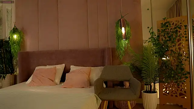 Smiley Mia online show from 11-08-25, 05:07