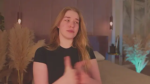 Smiley Mia online show from 04-10-26, 05:12