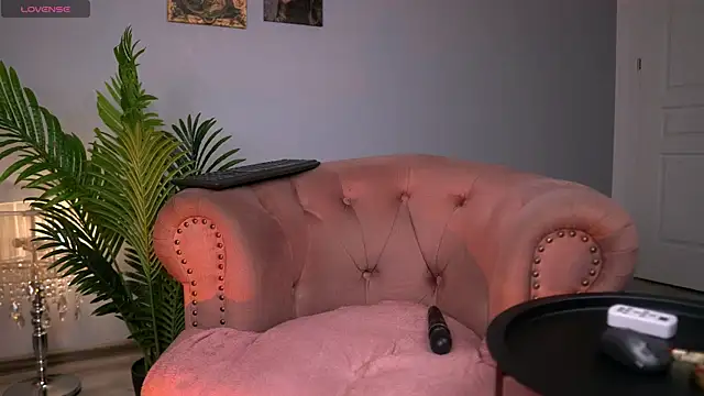 SerenaGrantt online show from 10-25-25, 06:24