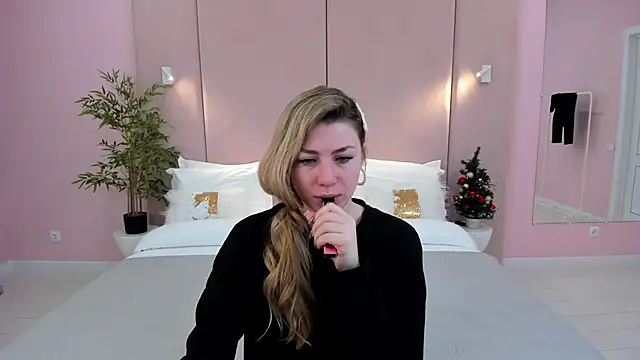 Snapshot of HelenaMorgan chatting on 12-30-24, 12:31 HelenaMorgan online show from 12-30-24, 12:31