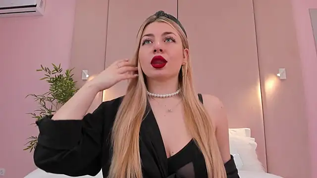 Snapshot of HelenaMorgan chatting on 02-05-25, 06:13 HelenaMorgan online show from 02-05-25, 06:13