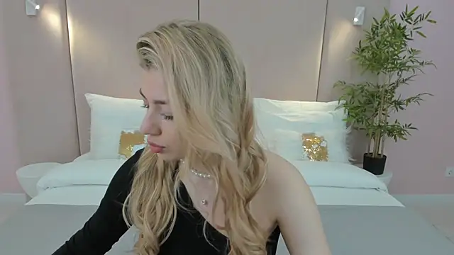 Snapshot of HelenaMorgan chatting on 02-07-25, 03:01 HelenaMorgan online show from 02-07-25, 03:01