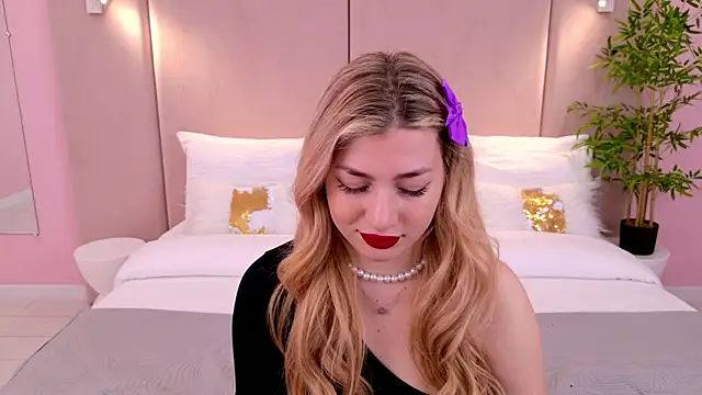 Snapshot of HelenaMorgan chatting on 02-07-25, 06:03 HelenaMorgan online show from 02-07-25, 06:03