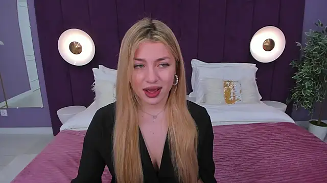 Snapshot of HelenaMorgan chatting on 02-08-25, 09:13 HelenaMorgan online show from 02-08-25, 09:13