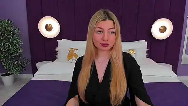 Snapshot of HelenaMorgan chatting on 03-08-25, 06:10 HelenaMorgan online show from 03-08-25, 06:10