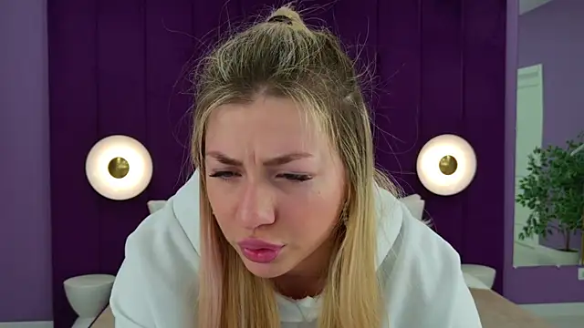 Snapshot of HelenaMorgan chatting on 03-20-25, 03:02 HelenaMorgan online show from 03-20-25, 03:02