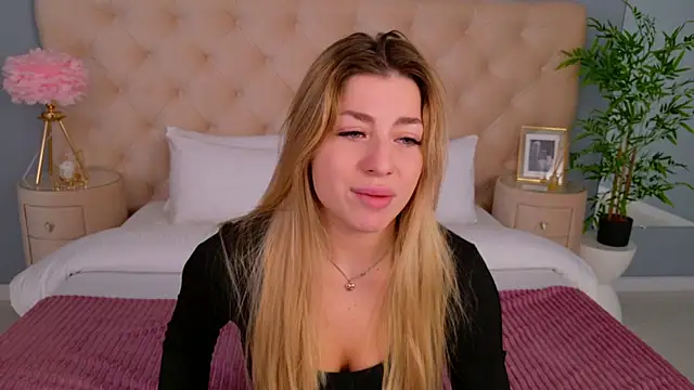 Snapshot of HelenaMorgan chatting on 09-24-25, 03:10 HelenaMorgan online show from 09-24-25, 03:10