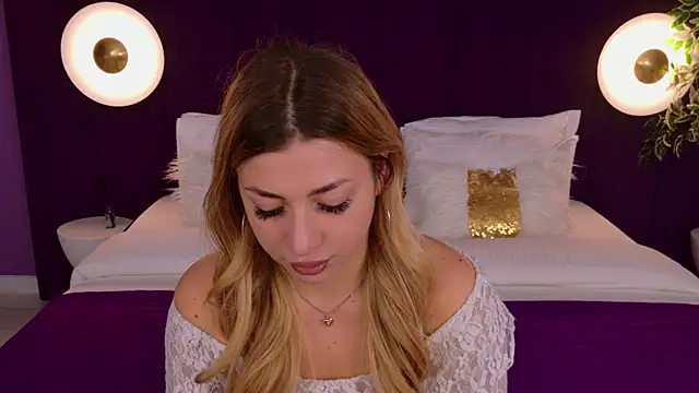 Snapshot of HelenaMorgan chatting on 09-26-25, 03:10 HelenaMorgan online show from 09-26-25, 03:10