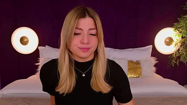 Snapshot of HelenaMorgan chatting on 10-04-25, 03:04 HelenaMorgan online show from 10-04-25, 03:04