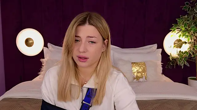 Snapshot of HelenaMorgan chatting on 10-10-25, 03:05 HelenaMorgan online show from 10-10-25, 03:05