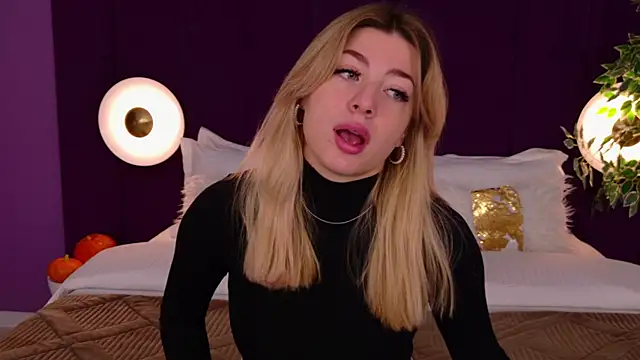 Snapshot of HelenaMorgan chatting on 10-15-25, 03:06 HelenaMorgan online show from 10-15-25, 03:06