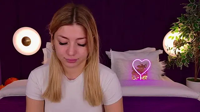 Snapshot of HelenaMorgan chatting on 10-18-25, 03:09 HelenaMorgan online show from 10-18-25, 03:09