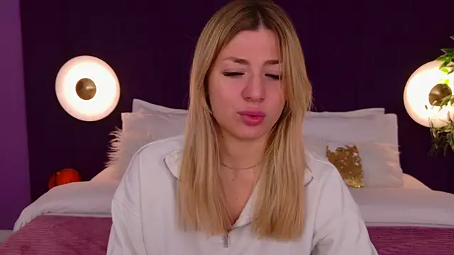 Snapshot of HelenaMorgan chatting on 10-21-25, 03:07 HelenaMorgan online show from 10-21-25, 03:07