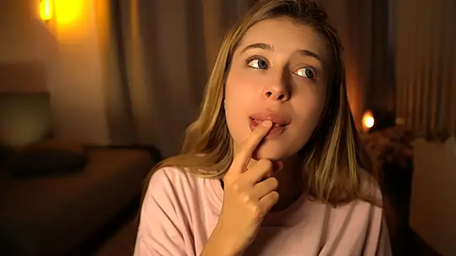 elisa moon online show from 12-12-24, 07:19