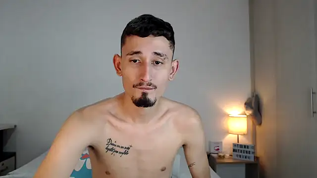 Snapshot of enzo_0814 chatting on 01-07-25, 05:33 enzo 0814 online show from 01-07-25, 05:33