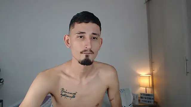 Snapshot of enzo_0814 chatting on 01-27-25, 03:26 enzo 0814 online show from 01-27-25, 03:26