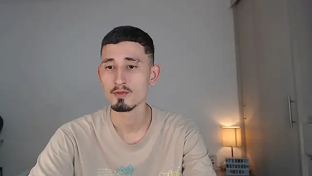 Snapshot of enzo_0814 chatting on 01-29-25, 02:51 enzo 0814 online show from 01-29-25, 02:51