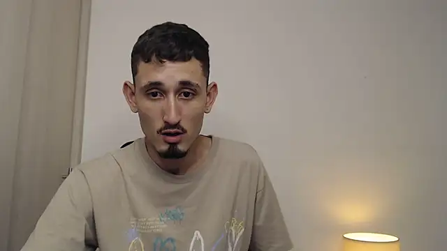 Snapshot of enzo_0814 chatting on 02-26-25, 05:09 enzo 0814 online show from 02-26-25, 05:09