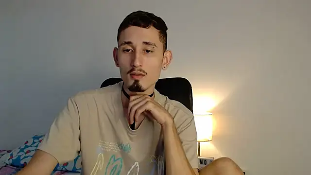 Snapshot of enzo_0814 chatting on 03-05-25, 02:34 enzo 0814 online show from 03-05-25, 02:34