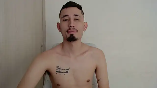 Snapshot of enzo_0814 chatting on 10-12-25, 09:47 enzo 0814 online show from 10-12-25, 09:47