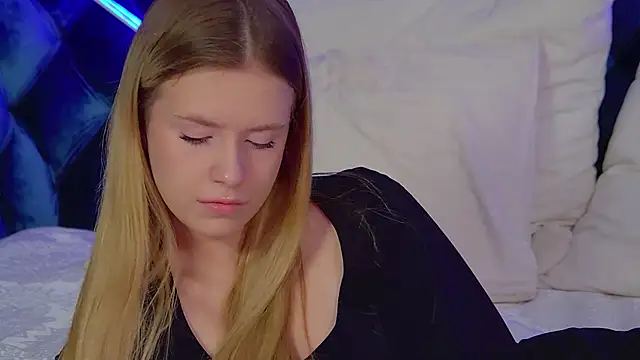 MilanaBalmain online show from 11-23-25, 04:56