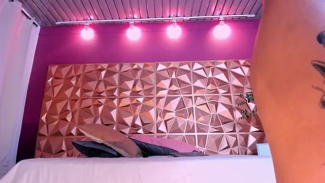 Snapshot of keendaall chatting on 12-27-24, 10:59 keendaall online show from 12-27-24, 10:59