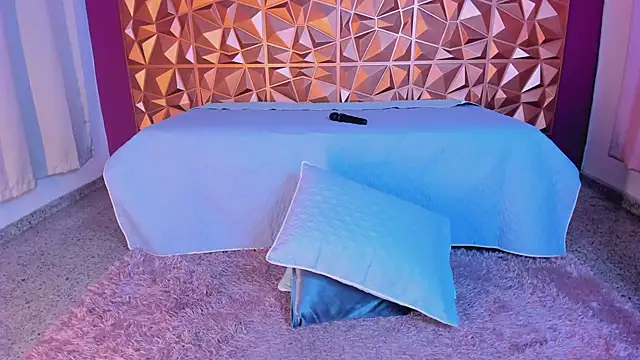 Snapshot of keendaall chatting on 12-31-24, 05:11 keendaall online show from 12-31-24, 05:11