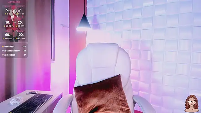 Snapshot of keendaall chatting on 02-20-25, 04:25 keendaall online show from 02-20-25, 04:25