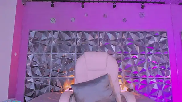 Snapshot of keendaall chatting on 03-12-25, 12:47 keendaall online show from 03-12-25, 12:47