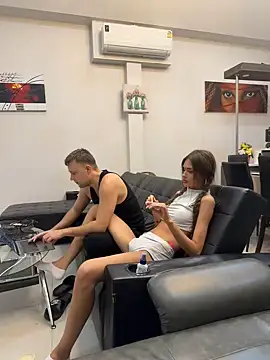 Snapshot of dreamgirls100 chatting on 12-31-24, 12:46 dreamgirls100 online show from 12-31-24, 12:46