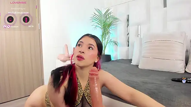 im nika  online show from 12-20-25, 01:18