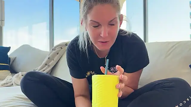 Snapshot of Graciemae_baexx chatting on 03-08-25, 03:45 Graciemae baexx online show from 03-08-25, 03:45